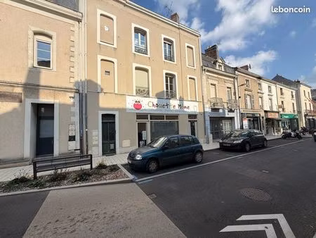 grand local commercial plein centre ville