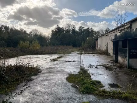 terrain avec bâtiment