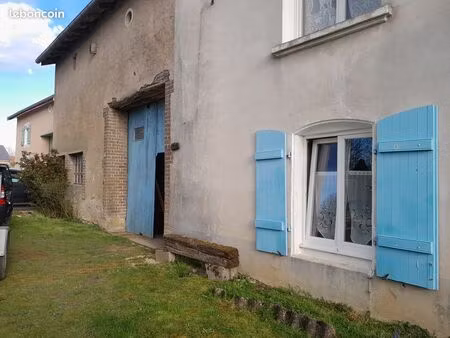 maison avec grandes dépendances