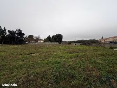 terrain 700 m² moussoulens