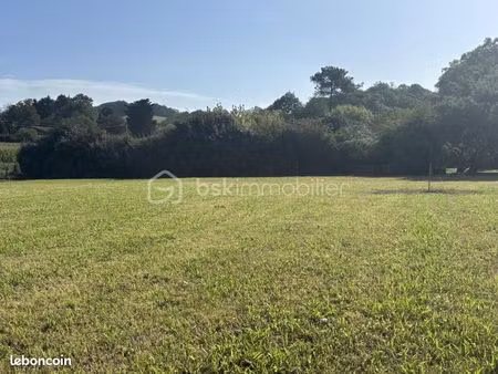 terrain 884 m² souraide