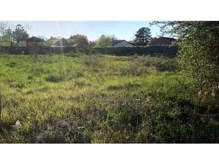 terrain 952 m² vendat