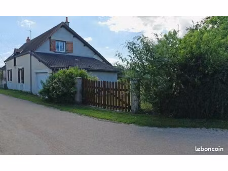 maison individuelle avec garage et dépendances