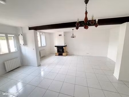 a rosoy  loue maison avec cour 3 chambres