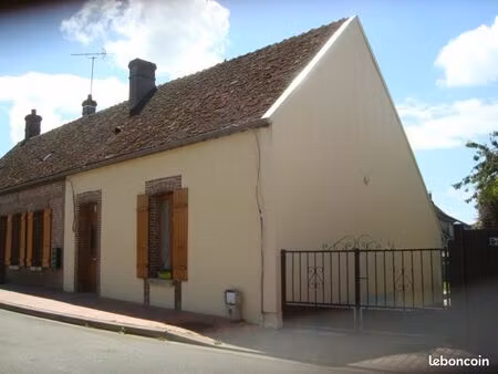 location maison de village