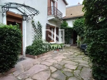 immeuble 4 pièces 210 m²