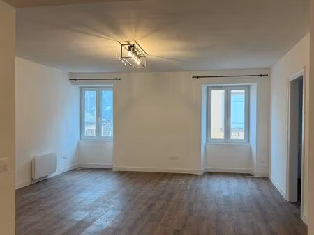 à louer appartement f2 - 72m2 - balcon 10m2 - dpe c