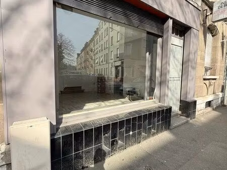 local commercial à louer – 90 m²