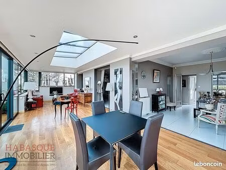 propriété 8 pièces 180 m²