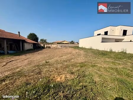 terrain 690 m² replonges
