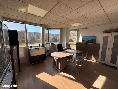 local commercial saint genis pouilly