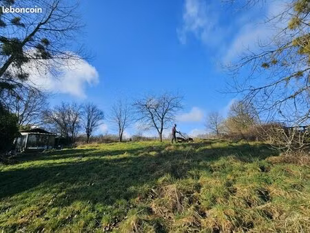 terrain viabilisé de loisir avec cabanon