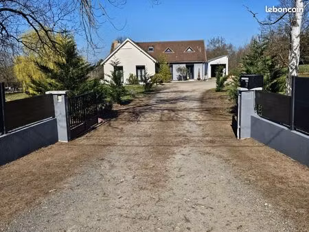 maison familiale rénovée – 5 chambres – grand terrain de 5 400 m² – domérat