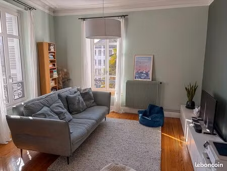 grand t3 rénové – pau halles