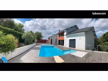 a louer maison d'architecte 6 pièces avec terrasses et piscine
