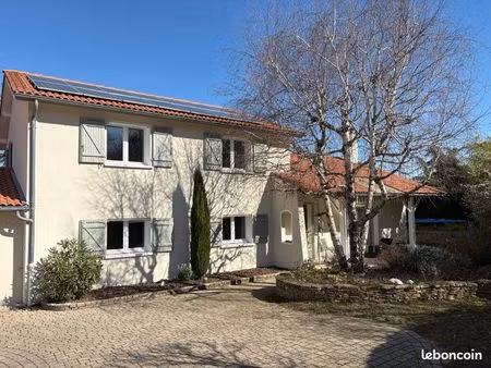 villa rénovée 185 m² avec piscine - 5 chambres- chaponost - quartier résidentiel très calm