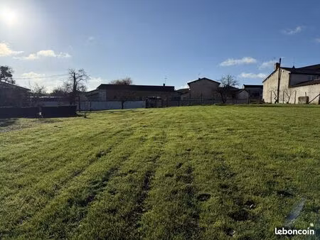 terrain 900 m² garnerans