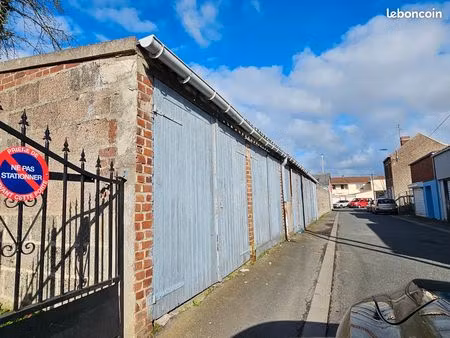 lot de 6 garages et 1 hangar