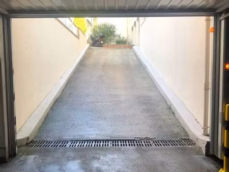 parking sécurisé garches à louer