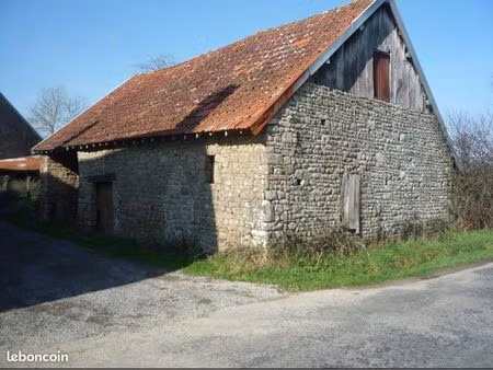 ancien pressoir en pierre  réhabilitation autorisée à 4 km de la mer