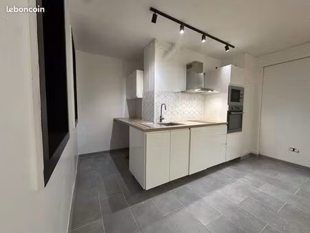 t3 avec balcon proche des halles de pau