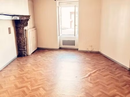 appartement f3 a pontaumur de 62m2