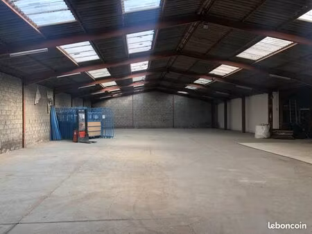 entrepôt / local d’activité 1 000 m² – terrain 30 ares