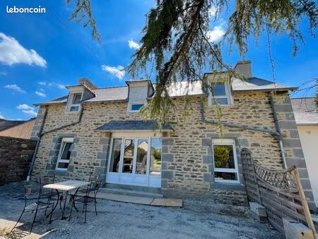 maison meublée  3 chambres  plein centre du faou  de mars à juillet