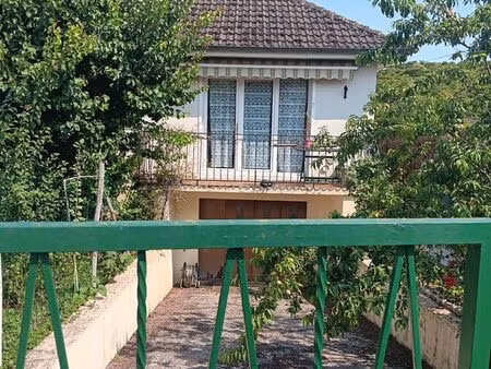3km de sens belle maison de 85m2 sur 700m2 de terrain clos
