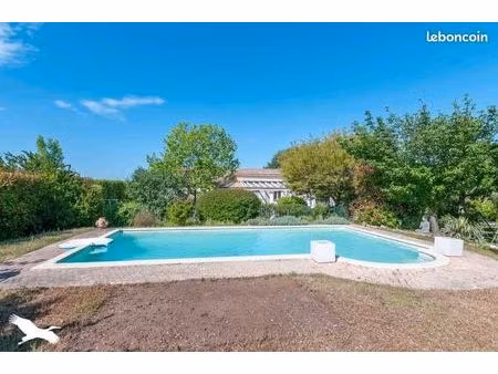 villa 5 pièces 150 m²