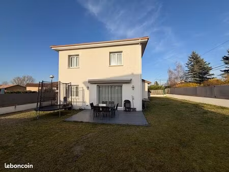 villa 4 pièces 82 m²