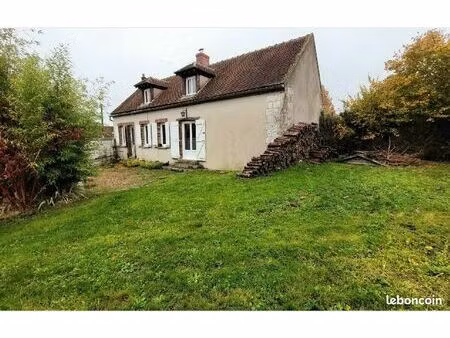 jolie maison de village 84 m² – 3 chambres – jardin clos – calme