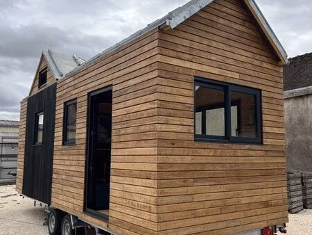 tiny house sur remorque – bardage fraké / toit zinc – entièrement équipée