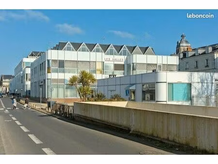 local commercial 180 m² tours