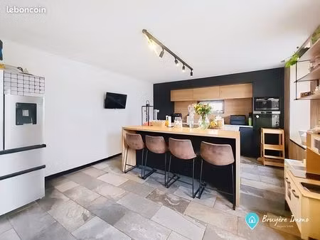 propriété 6 pièces 105 m²