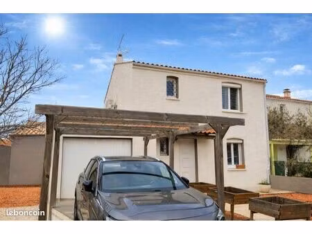 ravisante villa avec belle piscine et grande pièce à vivre