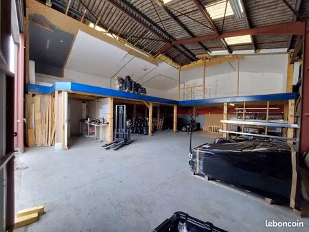 local dépôt - entrepôt urrugne 160m2 au sol + mezzanine 80m2 - 1730 ht
