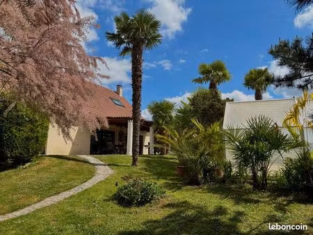 maison 6 pièces  jardin et piscine