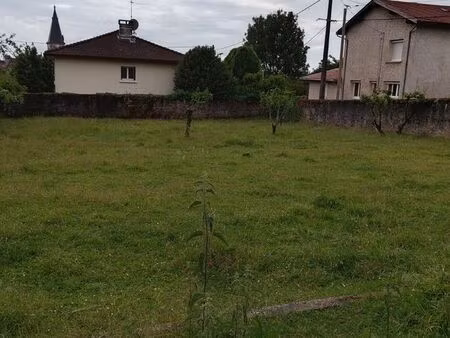 terrain constructible 610 m² – villieu-loyes-mollon (01800)
