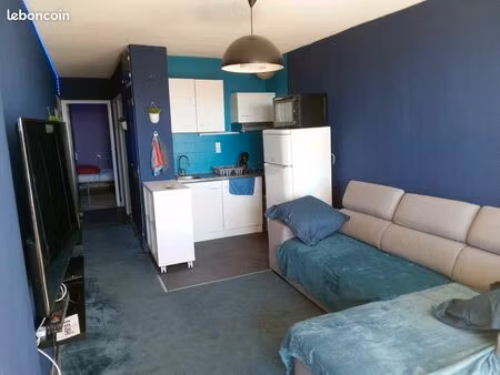 location à l'année  appartement traversant vue mer et port