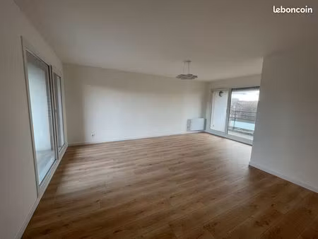 t3 rénové 75 m² – 2 balcons – parking – résidence sécurisée