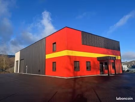 local 450 m² ambert