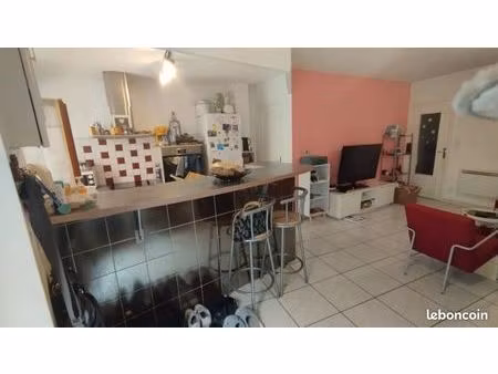 location maison bourg 2 niveaux cournon d'auvergne