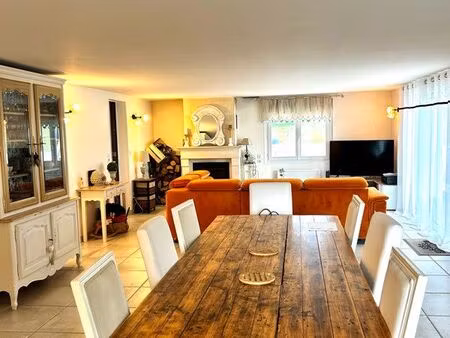 maison 5 chambres. 200m2