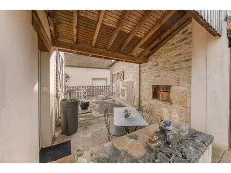 élégance et charme d'une maison en pierre rénovée - un havre discret au coeur de dracy-le-