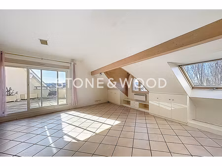 appartement en dernier étage avec terrasse à annecy centre