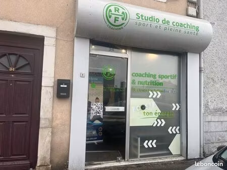 local commercial 47 m² – grande vitrine – bizanos centre – parking – 490 cc