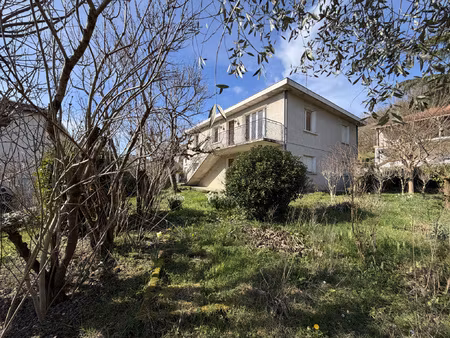 10 mn d'agen centre - maison de construction traditionnelle