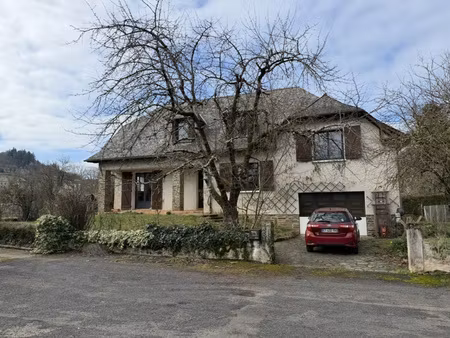 grande maison d'habitation avec terrain