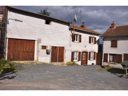 jolie petite maison de campagne en pierre de granite  avec t